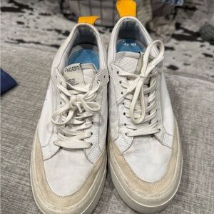 ONCERT Women's White and Tan Sneakers